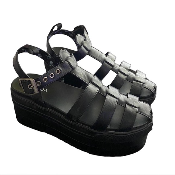 SUPER CUTE DOLLSKILL PLATFORM SANDALS - Picture 2 of 4